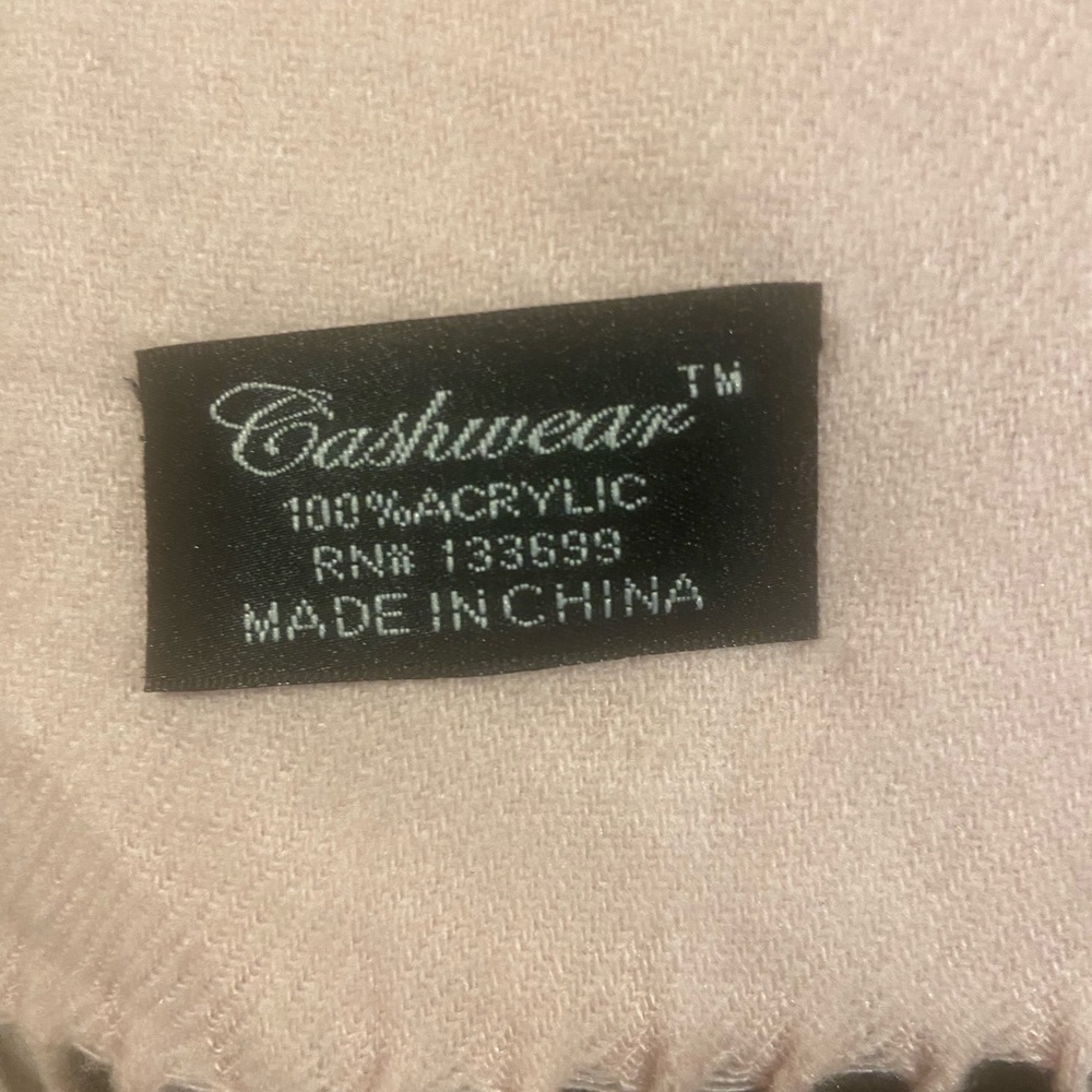 Scarf Pink Cashwear with Fringe NWOT - Picture 3 of 3
